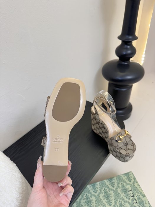 Босоножки фото 9