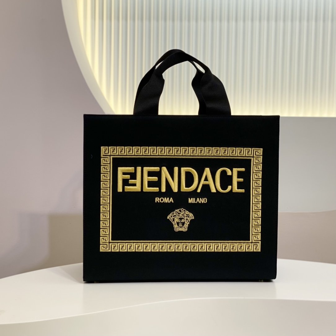 A bag FENDACE 41 cm