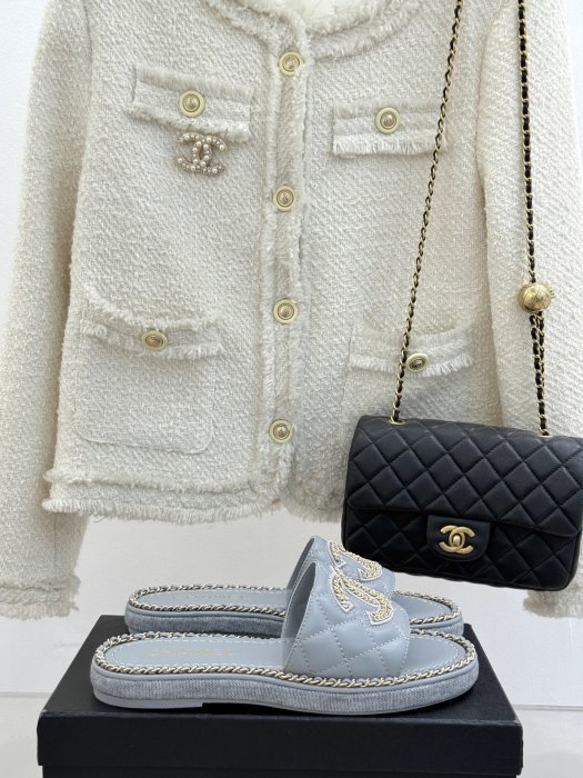 Шлепанцы женские