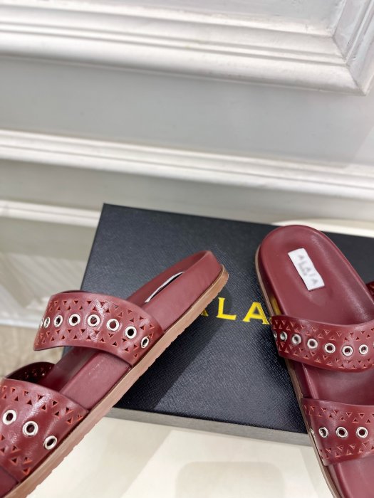 Шлепанцы женские фото 8