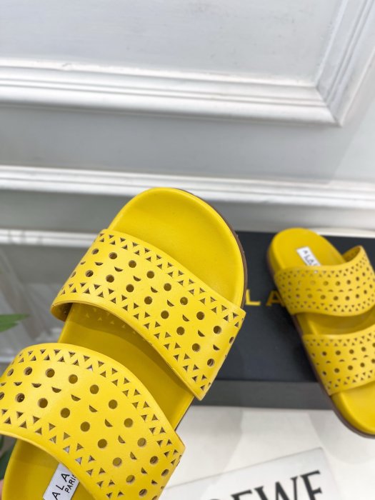 Шлепанцы женские фото 6