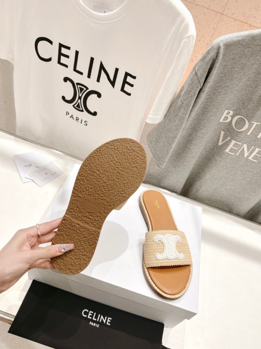 Шлепанцы женские фото 9