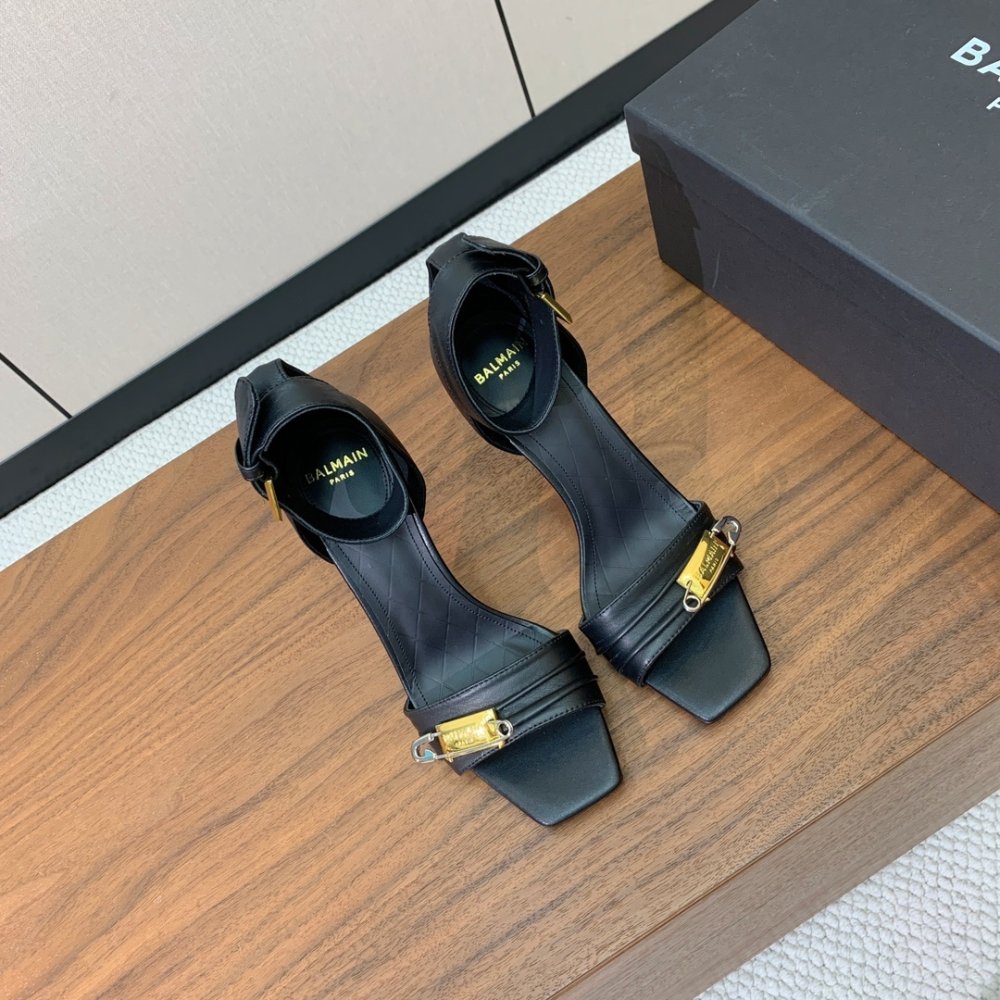 Босоножки фото 2