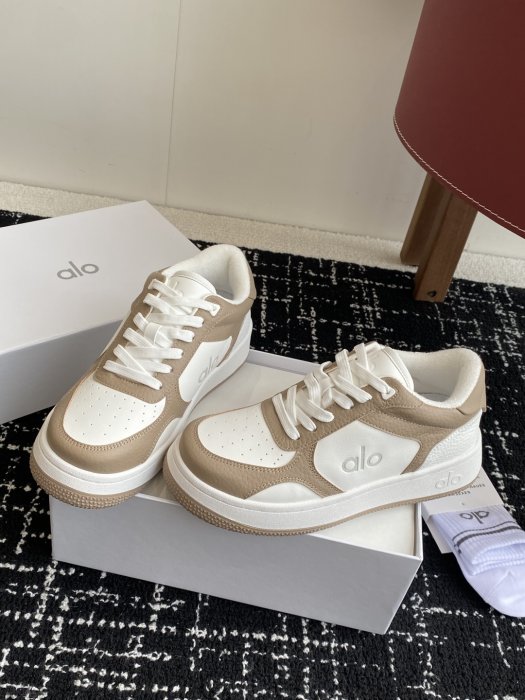 Кроссовки женские фото 3