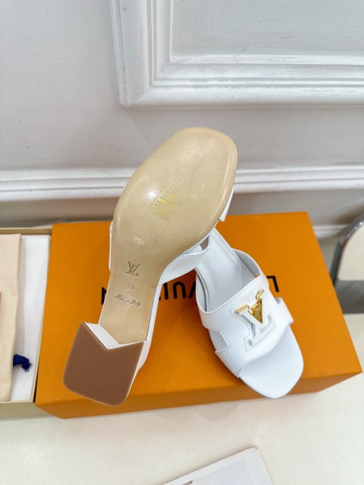 Босоножки фото 9