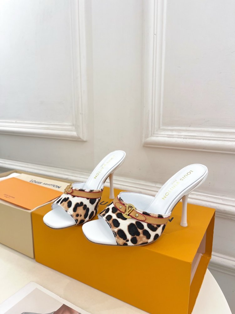 Босоножки фото 3