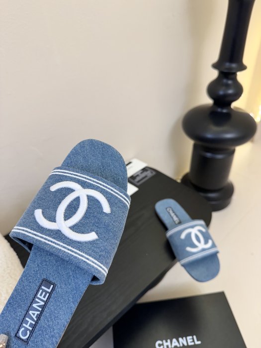 Шлепанцы женские фото 6