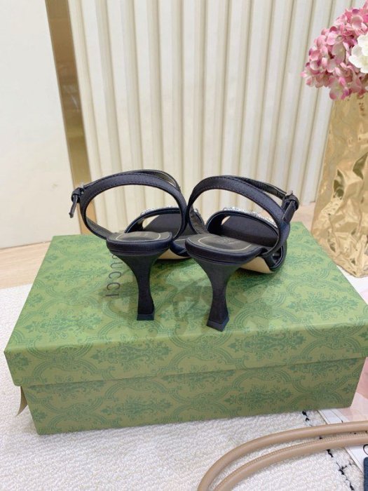 Босоножки фото 3