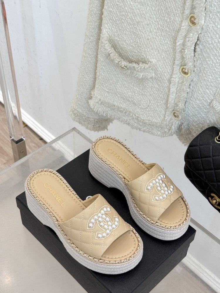 Шлепанцы женские фото 3