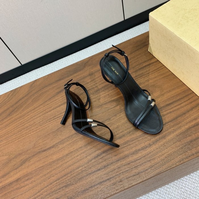 Босоножки фото 2