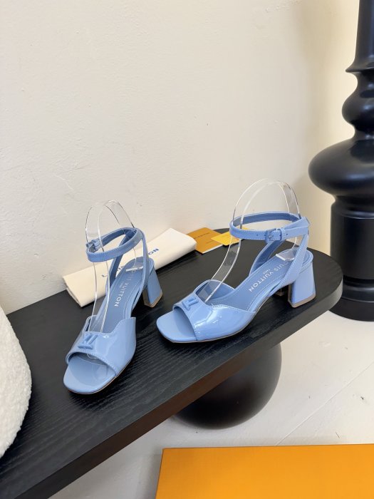 Босоножки фото 3