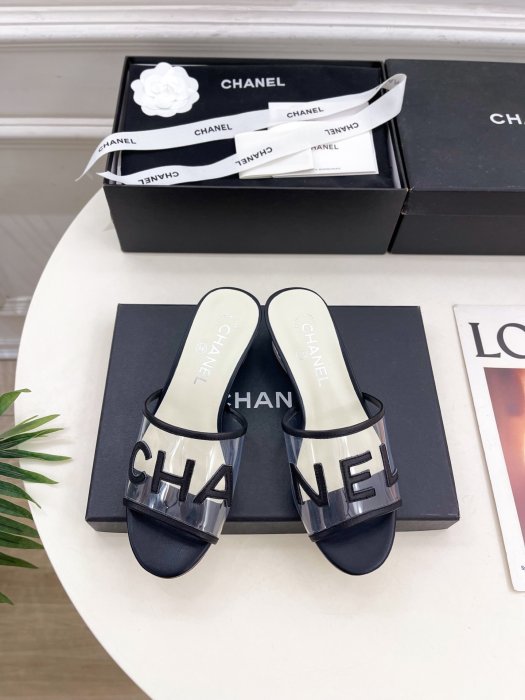 Шлепанцы женские