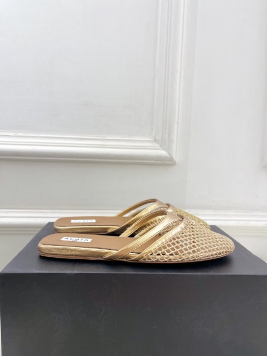 Шлепанцы женские фото 4