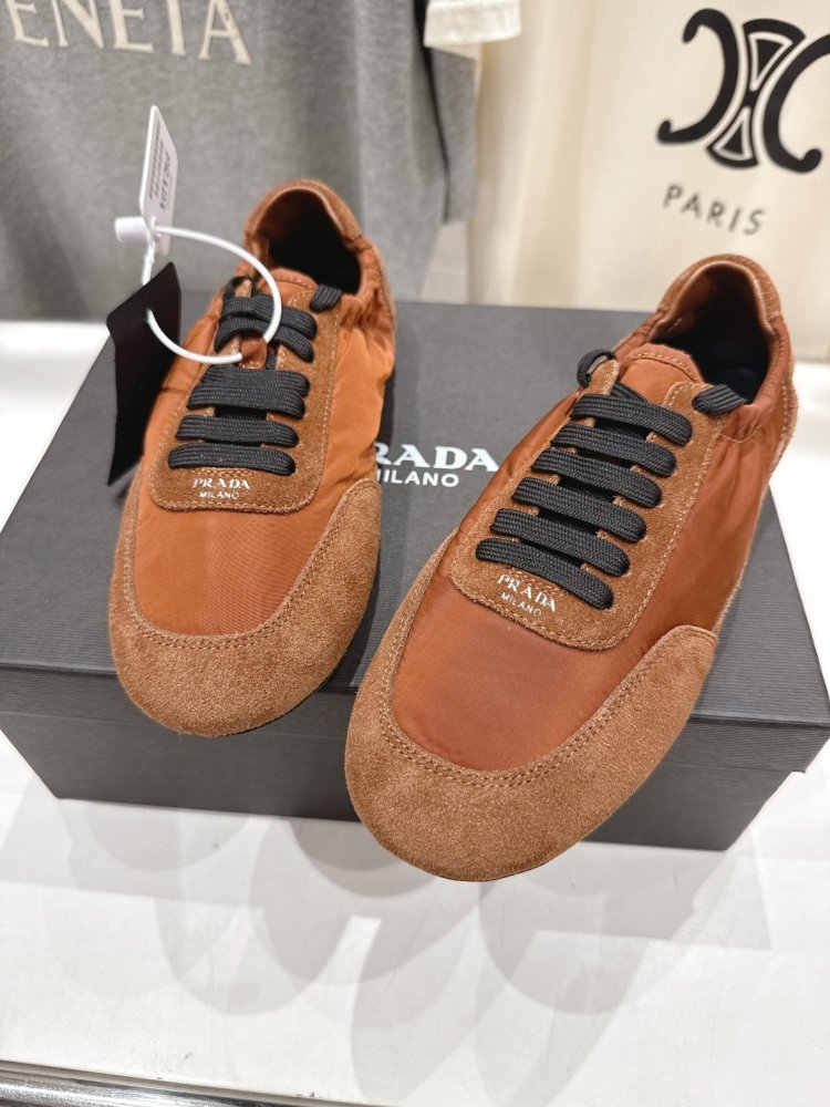 Кроссовки женские фото 4