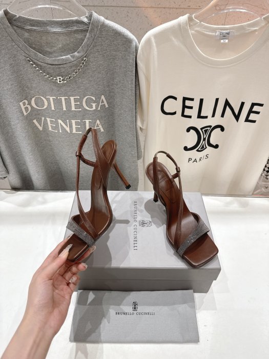 Босоножки фото 4