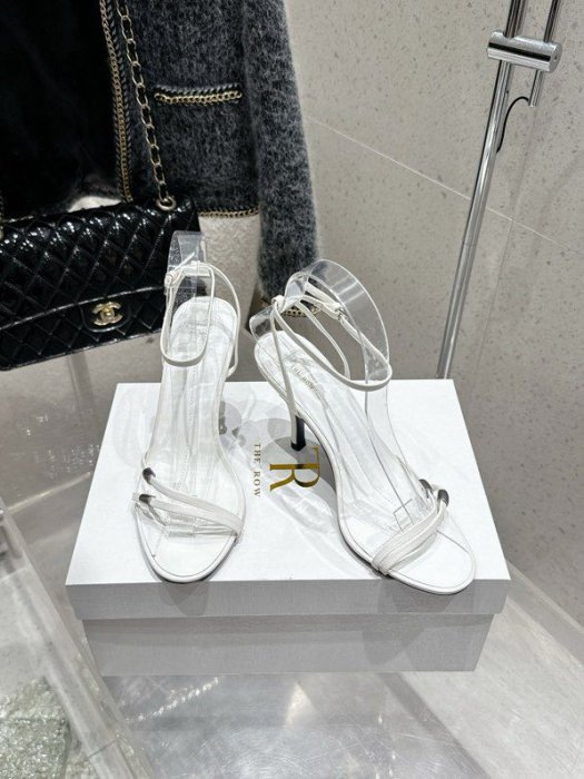 Босоножки фото 6