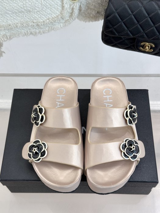 Шлепанцы фото 4