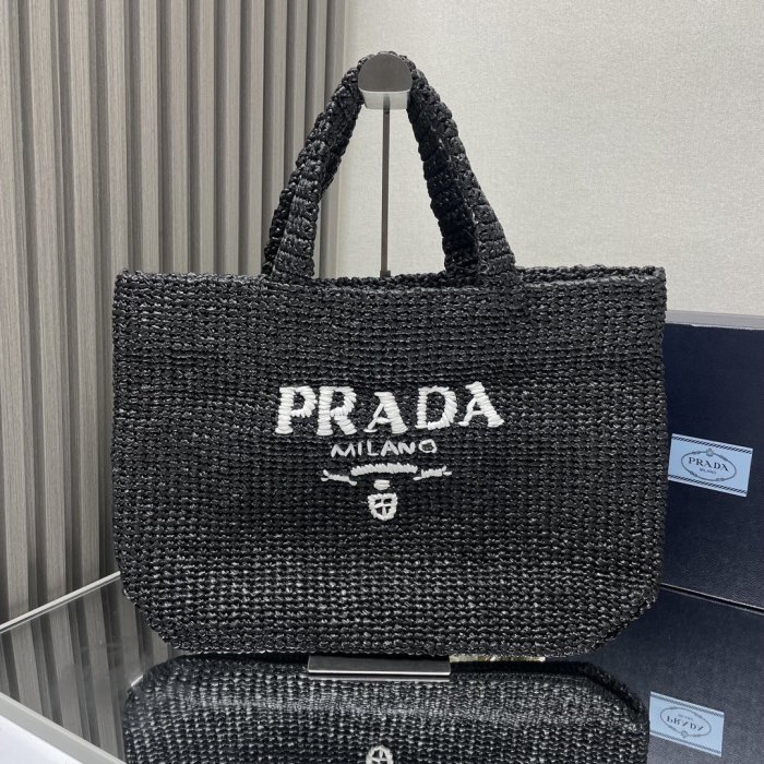 A bag тоут wicker of рафии 40 cm