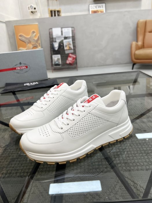 Кросівки чоловічі