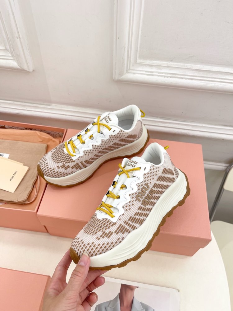 Кроссовки женские фото 3