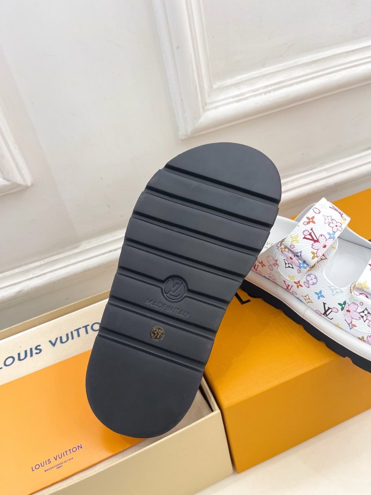 Шльопанці жіночі фото 9