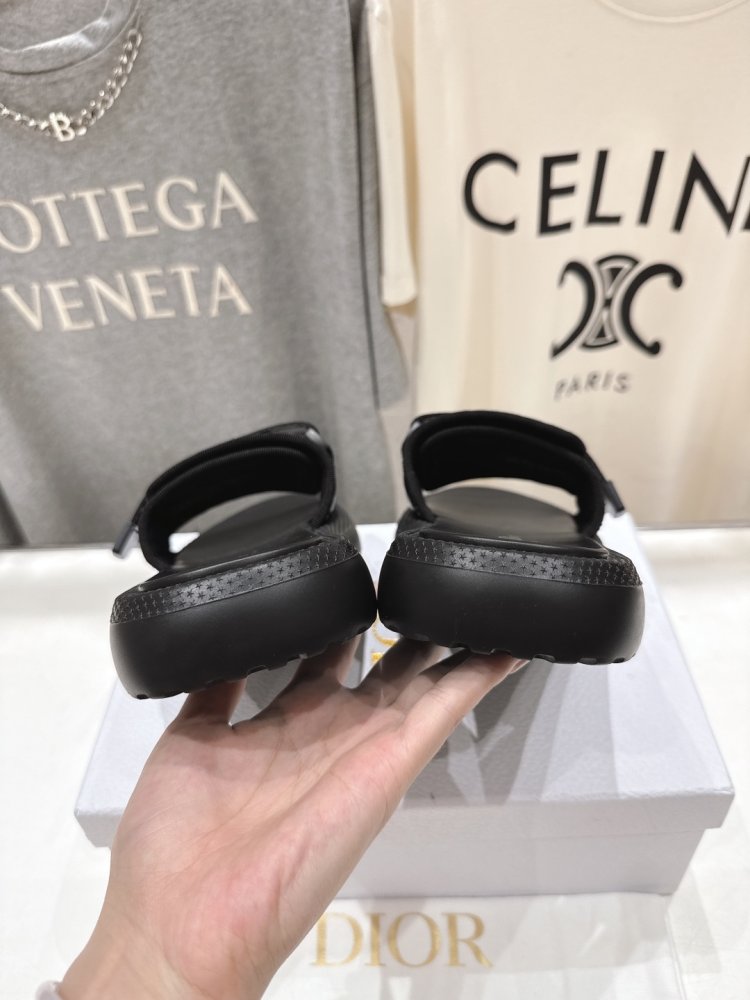 Шлепанцы женские фото 8