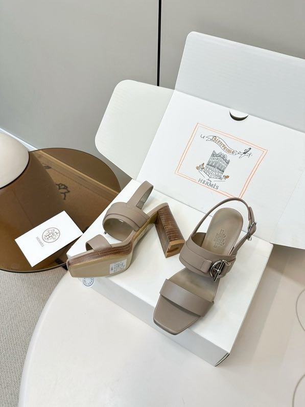 Босоножки фото 5