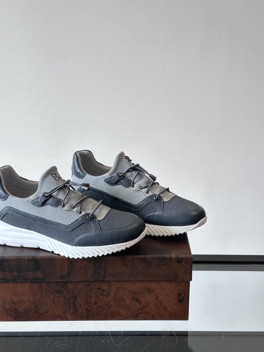 Кросівки фото 8