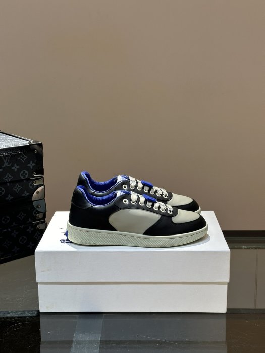 Shoes men s Burberry buy for 164 EUR in the UKRFashion store. luxury goods brand Burberry. Best quality