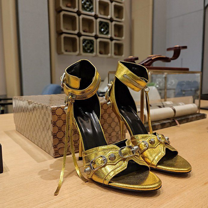 Leather sandals on high heel, gold фото 4