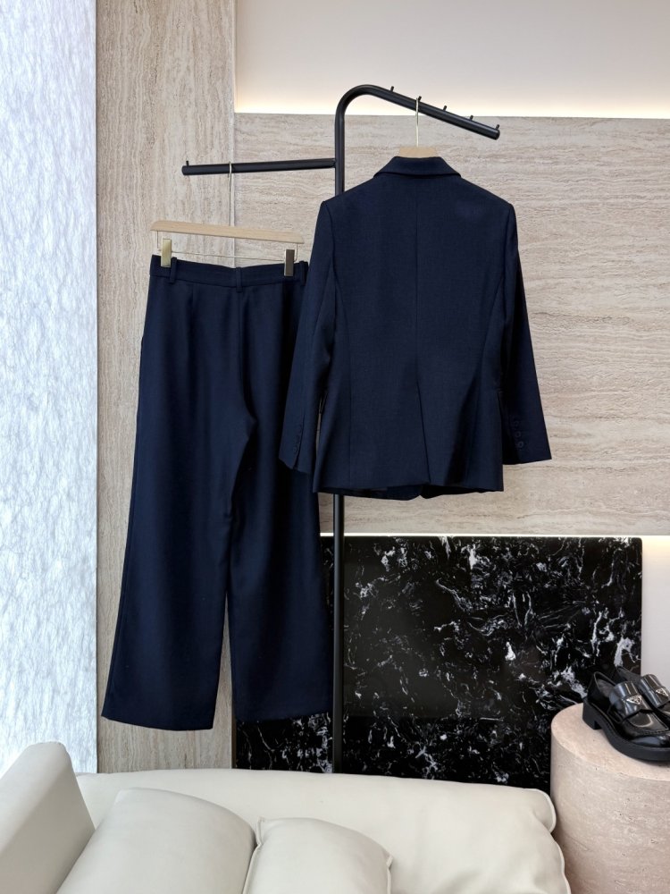 Costume female фото 2