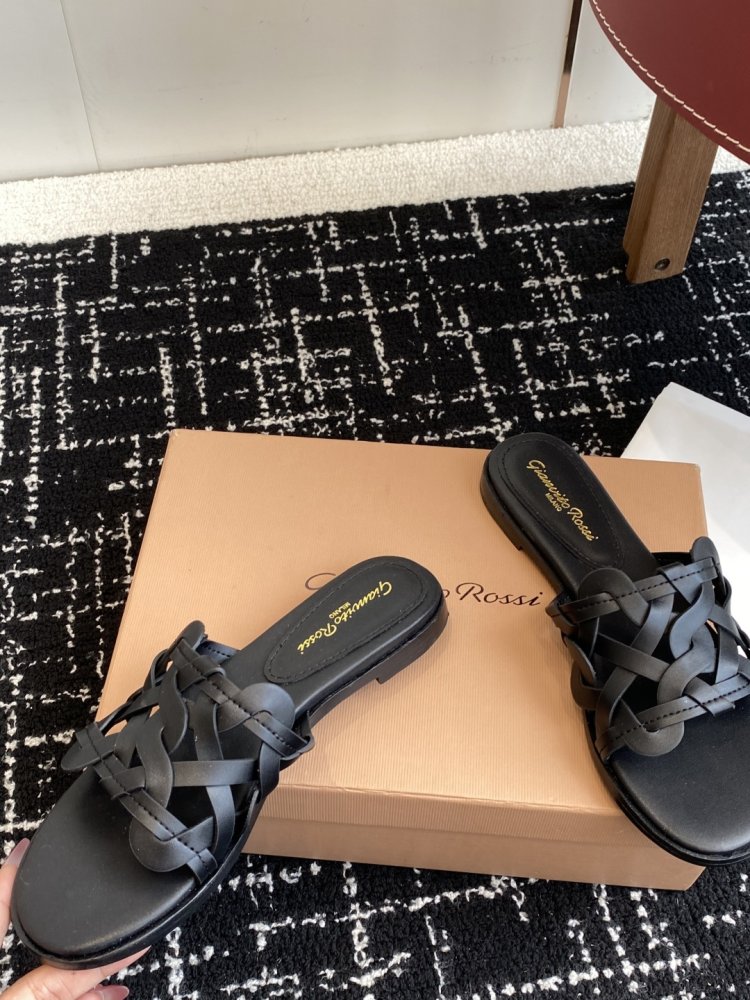 Шльопанці жіночі фото 7