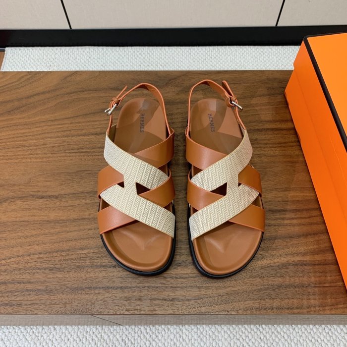 Сандалі жіночі