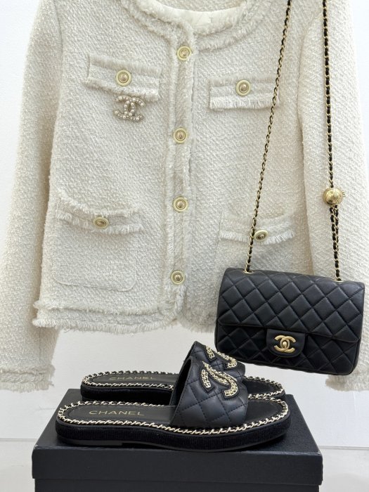 Шлепанцы женские