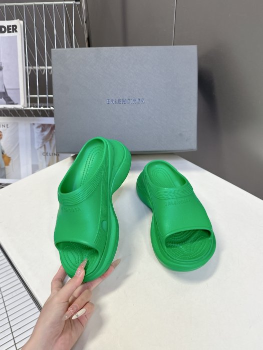 Шлепанцы фото 4