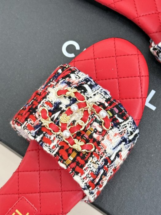 Шлепанцы женские фото 7