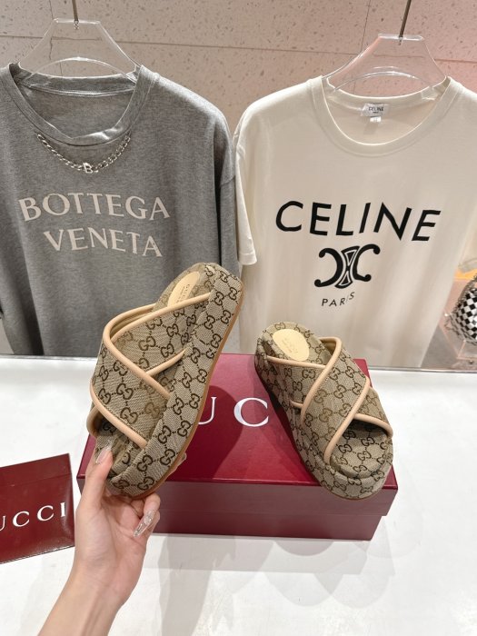 Шлепанцы фото 3