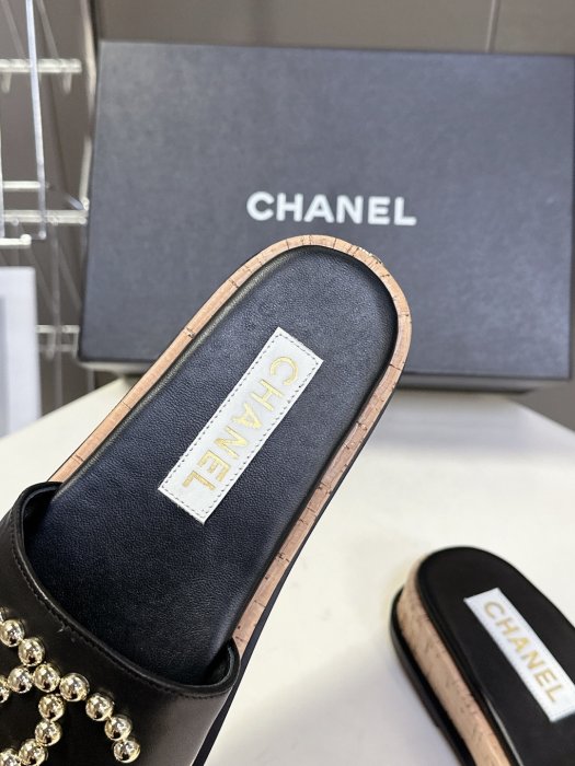 Шлепанцы женские фото 7