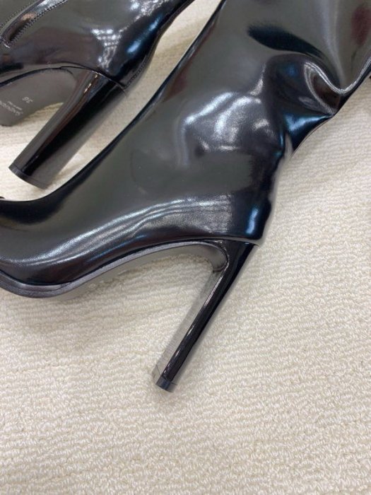 Leather boots on stud фото 2