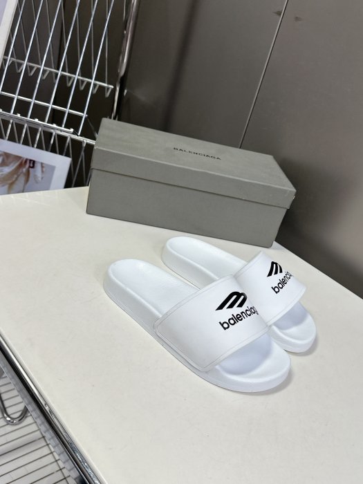 Шлепанцы фото 2