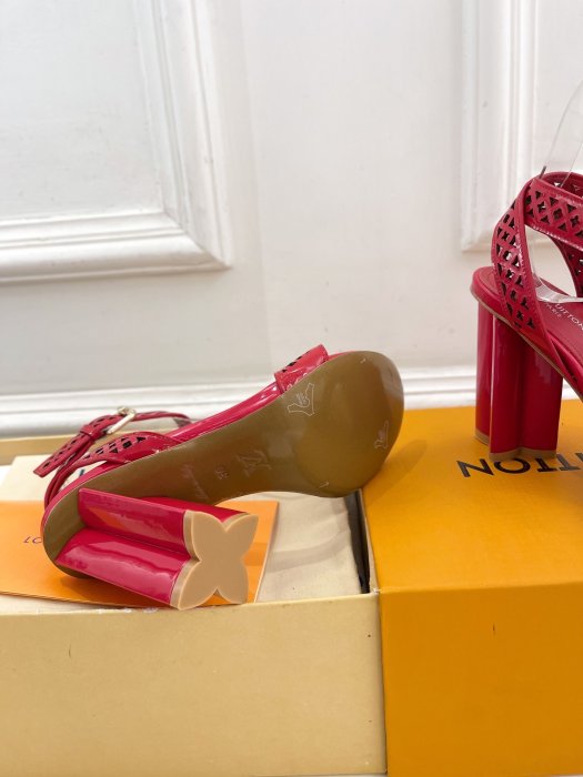 Босоножки фото 8