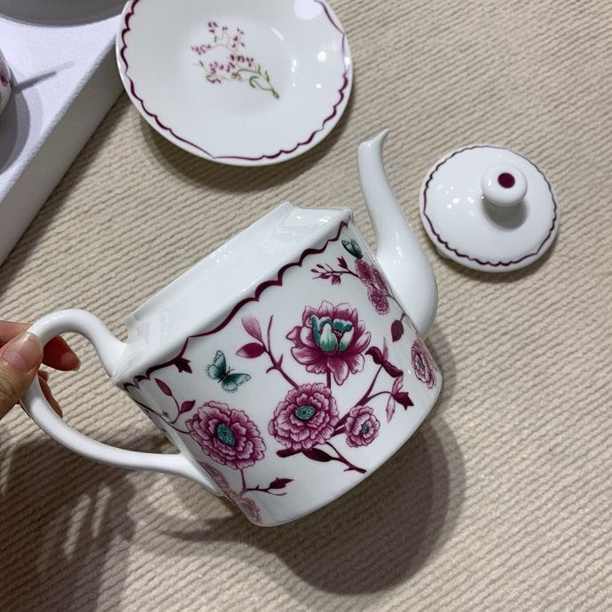 Tea service of bone porcelain фото 9