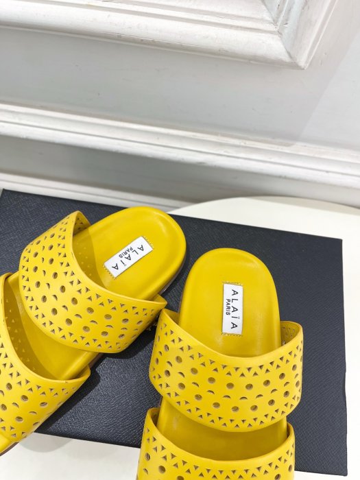 Шлепанцы женские фото 8