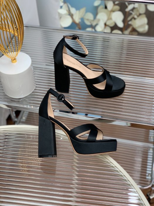 Босоножки фото 5