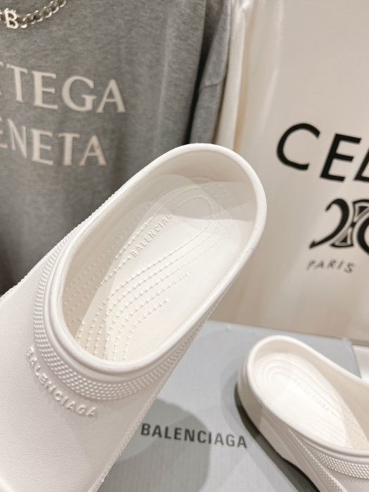 Шлепанцы фото 6