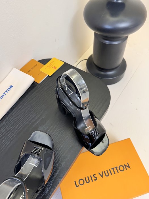 Босоножки фото 4