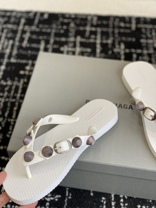 Шлепанцы женские фото 7