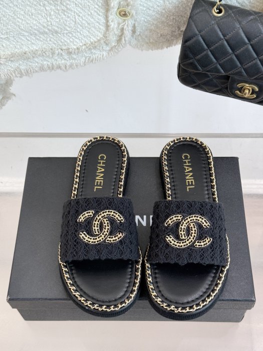 Шлепанцы женские фото 4