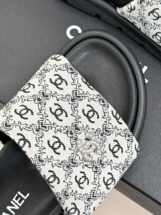 Шлепанцы фото 7