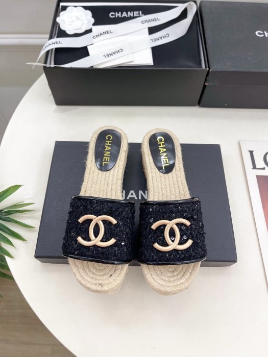 Шлепанцы женские